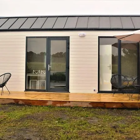 Holiday home Domki Caloroczne Gardzien